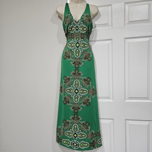 Elegant Green Patterned Maxi Dress - Picture 1 of 8